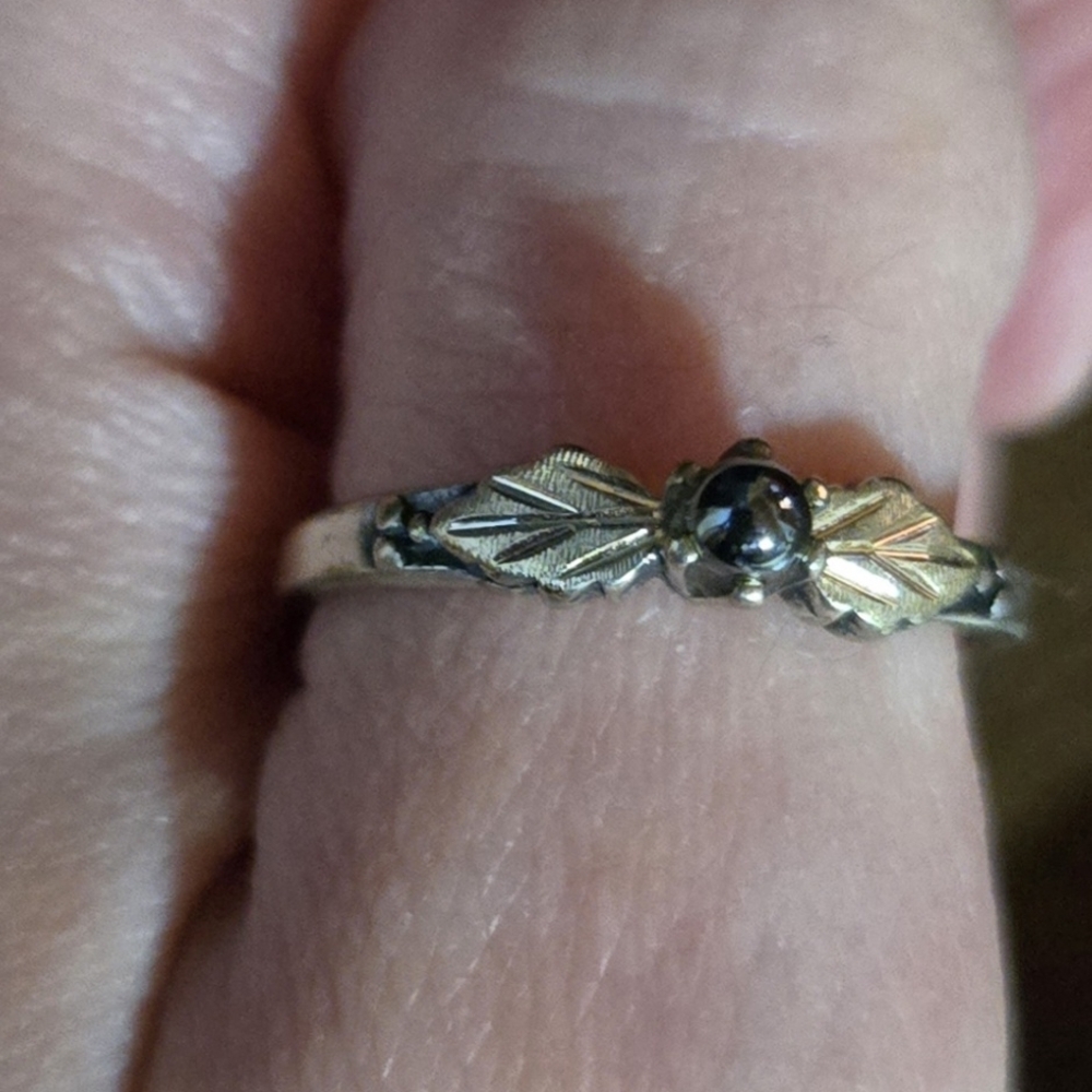 Elegant Silver and Gold Leaf Ring